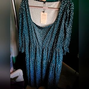 Never worn midi dress with tag, has pockets